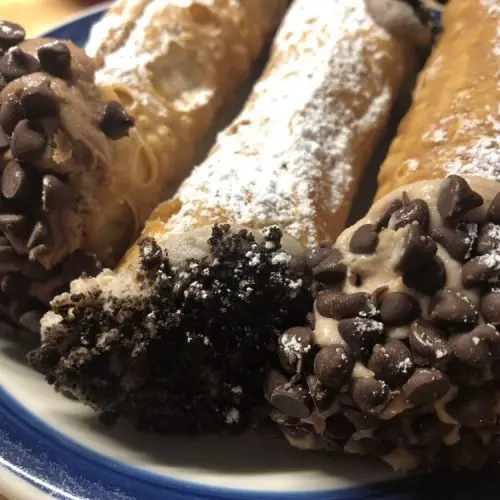 The Cannoli Stop – Delicious Cannolis Without Having to Drive To The North End