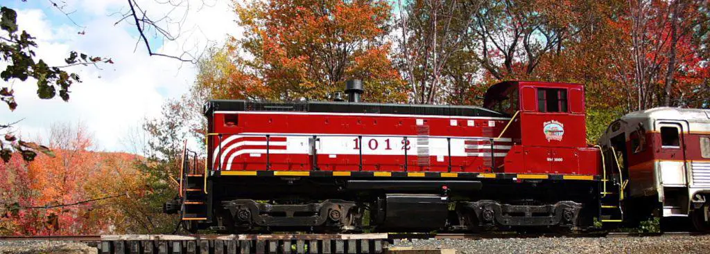 Fall foliage train NH