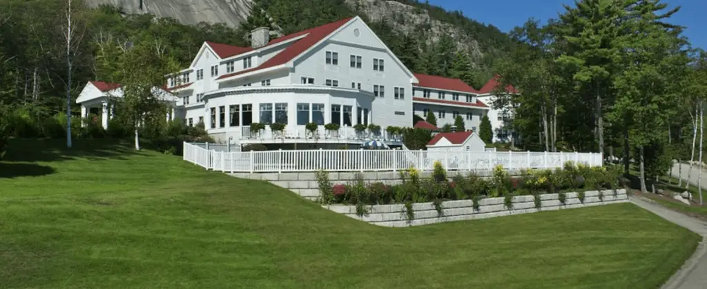 White Mountain Hotel & Resort